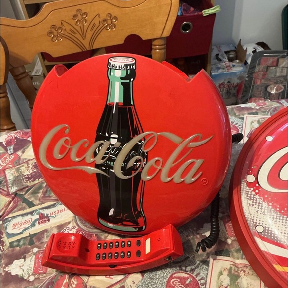 Coca-Cola Red Circular Phone with Logo - Picture 2 of 2